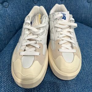 New balance means sneakers CT302